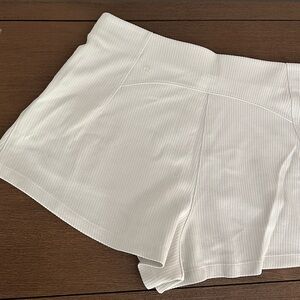 Lululemon Ribbed Softstreme High-Rise Short 2"